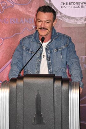NEW YORK, NY - JUNE 26: Luke Evans Lights the Empire State Building in Partnership with the Stonewall Inn Gives Back Initiative and the Trevor Project to Celebrate New York City Pride 2026 on June 26, 2026 in New York City. Credit: AdMedia New York City USA  - ZUMAa123 20260626_zaa_a123_069 Copyright: xJohnxFyckex