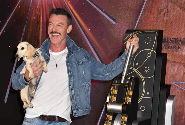 NEW YORK, NY - JUNE 26: Luke Evans Lights the Empire State Building in Partnership with the Stonewall Inn Gives Back Initiative and the Trevor Project to Celebrate New York City Pride 2026 on June 26, 2026 in New York City. Credit: AdMedia New York City USA  - ZUMAa123 20260626_zaa_a123_079 Copyright: xJohnxFyckex