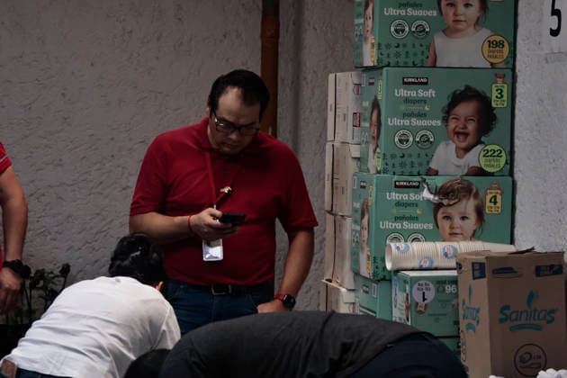 June 26, 2026, Mexico City, Cdmx, Mexico: In response to earthquakes that have caused material losses and casualties in Venezuela, the country s embassy in Mexico City opened its doors as a collection center. It is accepting humanitarian aid brought by Mexicans, foreign nationals, and Venezuelans living in Mexico to provide support during this time. On the first day of accepting itemsâ€including medicines, non-perishable food, water, and hygiene productsâ€dozens of Venezuelans working as app-based delivery drivers arrived at the embassy. Carrying flags and singing their national anthem, they brought supplies needed by their relatives and fellow citizens. Many stated that while their people endure this crisis caused by natural di - ZUMAp204 20260626_zip_p204_015 Copyright: xJosuexPerezx