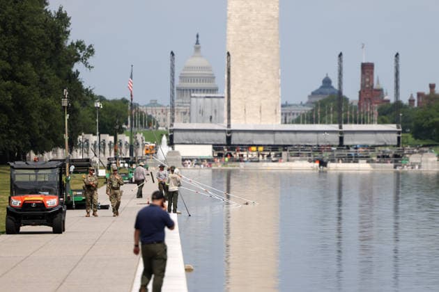 June 26, 2026, Washington, District Of Columbia, USA: Members of the U.S. Army patrol and workers clean the algae from the United States Capitol Reflecting Pool, with fencing around the pool, following renovations made by President Donald Trump in the previous month. Washington USA - ZUMAg247 20260626_znp_g247_006 Copyright: xGagexSkidmorex