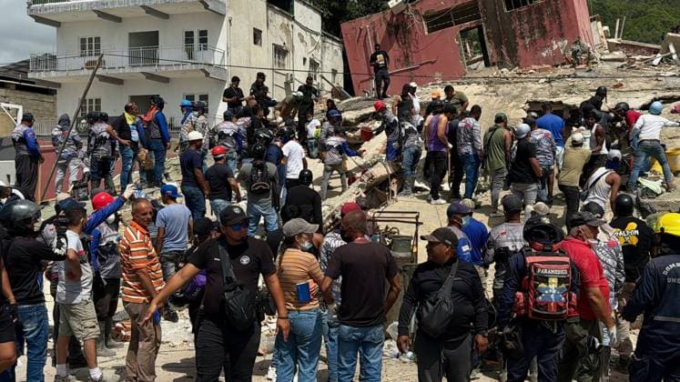 Search for people trapped under rubble continues in Venezuela s La Guaira LA GUAIRA, VENEZUELA - JUNE 26: Search and rescue operations continue at the sites of collapsed buildings in Macuto, La Guaira, Venezuela, following the earthquakes on June 26, 2026. Emergency crews continued efforts to locate and rescue people trapped beneath the rubble. Venezuela was hit with a 4.7 magnitude earthquake Friday as the nation recovers from devastating earthquakes earlier this week. The US Geological Survey (USGS) reported that an aftershock was felt 54 kilometers (34 miles) north of El Limon, at a depth of 10 kilometers, at 2216GMT, keeping traumatized survivors on edge amid rescue operations. International aid and search and rescue parties have been d  Copyright: x2026xAnadoluxJulioxUrribarrix
