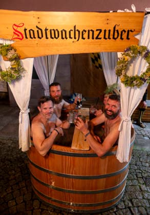 26.06.2026, Frundsbergfest Mindelheim 2026, ein bekanntes Historisches-Fest im Unterallgäu mit tausenden Mitwirkenden. Die Kreisstadt Mindelheim kehrt für eine Woche ins Mittelalter zurück und feiert ihre historische Geschichte. Am ersten Freitag ist Stimmungsvolles Altstadtfest und Lagerleben in den Gassen und Strassen der Innenstadt angesagt. 26.06.2026, Frundsbergfest Mindelheim 2026 26.06.2026, Frundsbergfest Mindelheim 2026 *** June 26, 2026, Frundsbergfest Mindelheim 2026, a well-known historical festival in the Unterallgäu region with thousands of participants. The county seat of Mindelheim returns to the Middle Ages for a week to celebrate its rich history. On the first Friday, visitors can enjoy an atmospheric Old Town festiv