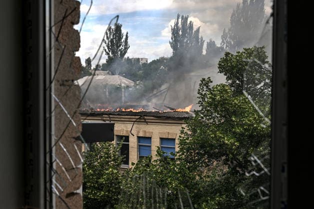 Russian occupiers attack Zaporizhzhia with ballistic missiles The roof of a one-storey building, partially destroyed by a Russian attack, is engulfed in flames, Zaporizhzhia, Ukraine, June 26, 2026. In the afternoon, Russian forces launched two ballistic missiles at the city centre. The attack partially destroyed a one-storey office building, damaged warehouses, shattered windows and damaged the facades and roofs of nearby residential buildings, and set four cars on fire. At least 15 people were injured, including a nine-year-old child., Credit:Dmytro Smolienko Ukrinform Avalon Ukraine, Zaporizhzhia  Copyright: xDmytroxSmolienkox xUkrinformx xAvalonx 1112721602