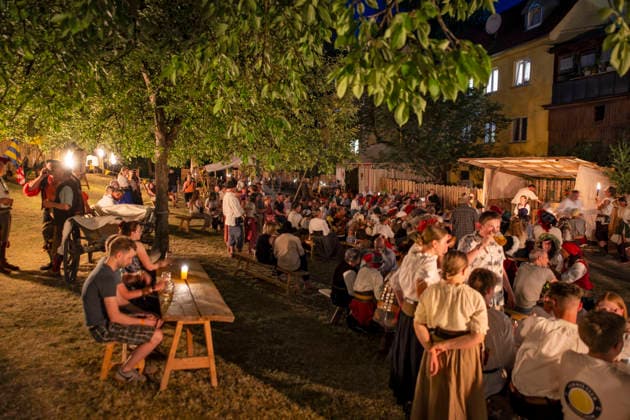 26.06.2026, Frundsbergfest Mindelheim 2026, ein bekanntes Historisches-Fest im Unterallgäu mit tausenden Mitwirkenden. Die Kreisstadt Mindelheim kehrt für eine Woche ins Mittelalter zurück und feiert ihre historische Geschichte. Am ersten Freitag ist Stimmungsvolles Altstadtfest und Lagerleben in den Gassen und Strassen der Innenstadt angesagt. 26.06.2026, Frundsbergfest Mindelheim 2026 26.06.2026, Frundsbergfest Mindelheim 2026 *** June 26, 2026, Frundsbergfest Mindelheim 2026, a well-known historical festival in the Unterallgäu region with thousands of participants. The county seat of Mindelheim returns to the Middle Ages for a week to celebrate its rich history. On the first Friday, visitors can enjoy an atmospheric Old Town festiv