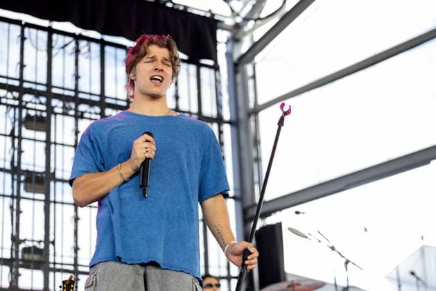June 26, 2026, Milwaukee, Wisconsin, U.S: Musician ALEX SAMPSON during the Summerfest Music Festival in Milwaukee, Wisconsin Milwaukee U.S  - ZUMAs135 20260626_zap_s135_009 Copyright: xDanielxDeSloverx