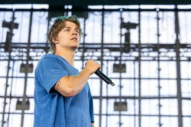 June 26, 2026, Milwaukee, Wisconsin, U.S: Musician ALEX SAMPSON during the Summerfest Music Festival in Milwaukee, Wisconsin Milwaukee U.S  - ZUMAs135 20260626_zap_s135_014 Copyright: xDanielxDeSloverx