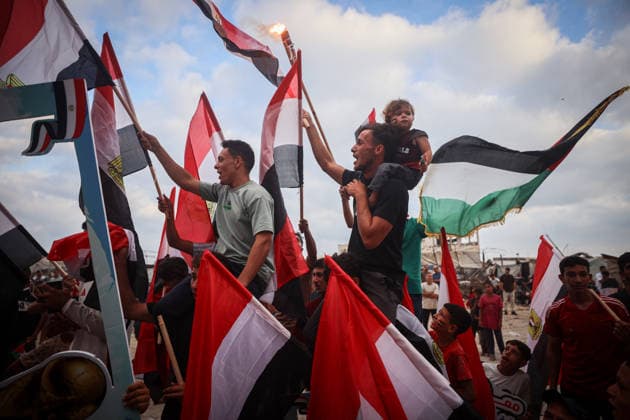 Palestinians watch the Iran-Egypt match on giant screens set up amid the rubble GAZA CITY, GAZA, PALESTINE - JUNE 27: Palestinians holding flags gather to watch the 2026 FIFA World Cup First Stage Group G match between Egypt and Iran on a giant screen set up among the rubble of destroyed buildings despite Israel s ongoing attacks in Gaza City, Gaza, Palestine, on June 27, 2026. Abdalhkem Abu Riash Anadolu Gaza City Gaza. Editorial use only. Please get in touch for any other usage.  Copyright: x2026xAnadoluxAbdalhkemxAbuxRiashx