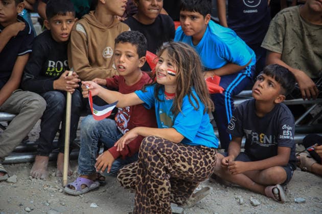 Palestinians watch the Iran-Egypt match on giant screens set up amid the rubble GAZA CITY, GAZA, PALESTINE - JUNE 27: Palestinians holding flags gather to watch the 2026 FIFA World Cup First Stage Group G match between Egypt and Iran on a giant screen set up among the rubble of destroyed buildings despite Israel s ongoing attacks in Gaza City, Gaza, Palestine, on June 27, 2026. Abdalhkem Abu Riash Anadolu Gaza City Gaza. Editorial use only. Please get in touch for any other usage.  Copyright: x2026xAnadoluxAbdalhkemxAbuxRiashx