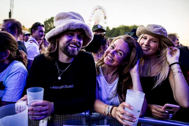 Jamiroquai live at Tinderbox 2026 Odense, Denmark. 26th, June 2026. Concert goers seen at a live concert with the British funk and pop band Jamiroquai during the Danish music festival Tinderbox 2026 in Odense. Denmark, Odense  Copyright: xGonzalesxPhoto LassexLagonix
