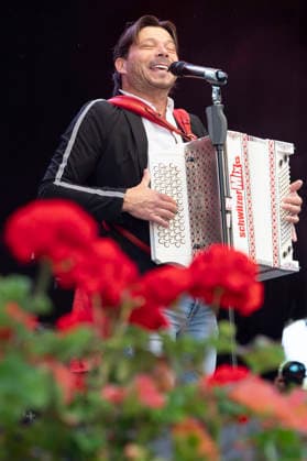 schwiizerMix live beim Gatschiefer Volks- und Schlageropenair im Prättigau in der Open-Air-Arena am Schulhaus Bündelti. Klosters, 26.06.2026