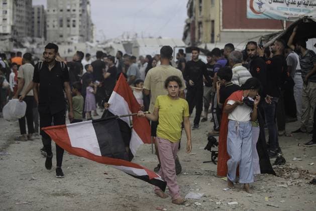 RECORD DATE NOT STATED Palestinians watch the Iran-Egypt match on giant screens set up amid the rubble Palestinians holding flags gather to watch the 2026 FIFA World Cup First Stage Group G match between Egypt and Iran on a giant screen set up among the rubble of destroyed buildings despite Israel s ongoing attacks in Gaza City. Credit: Hashem Zimmo TheNews2(Foto: Hashem Zimmo Thenews2 imago images) Palestinians watch the Iran-Egypt match on giant screens set up amid the rubble  Copyright: xHashemxZimmox