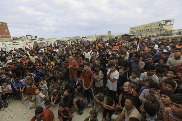 RECORD DATE NOT STATED Palestinians watch the Iran-Egypt match on giant screens set up amid the rubble Palestinians holding flags gather to watch the 2026 FIFA World Cup First Stage Group G match between Egypt and Iran on a giant screen set up among the rubble of destroyed buildings despite Israel s ongoing attacks in Gaza City. Credit: Hashem Zimmo TheNews2(Foto: Hashem Zimmo Thenews2 imago images) Palestinians watch the Iran-Egypt match on giant screens set up amid the rubble  Copyright: xHashemxZimmox
