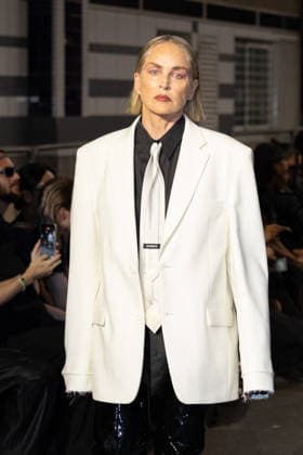Sharon Stone walks the runway for the Men s Ready-to-Wear Spring Summer 2027 collection during Paris Fashion Week (PFW) on June 26, 2026. Florian Lavielle, Bestimage. Sharon Stone walks the runway for the Men s Ready-to-Wear Spring Summer 2027 collection during Paris Fashion Week (PFW) on June 26, 2026, in Paris, France  Copyright: xFlorianxLaviellex xBestimagexFlorianxLaviellex xBestimagex