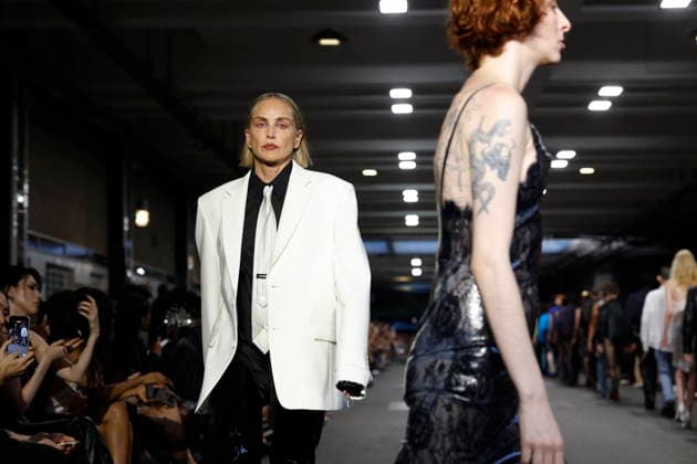 Sharon Stone walks the runway for the Men’s Ready-to-Wear Spring Summer 2027 collection during Paris Fashion Week (PFW) on June 26, 2026. Sharon Stone walks the runway for the Men’s Ready-to-Wear Spring Summer 2027 collection during Paris Fashion Week (PFW) on June 26, 2026, in Paris, France  Copyright: xAgencex xBestimagexAgencex xBestimagex