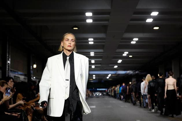 Sharon Stone walks the runway for the Men’s Ready-to-Wear Spring Summer 2027 collection during Paris Fashion Week (PFW) on June 26, 2026. Sharon Stone walks the runway for the Men’s Ready-to-Wear Spring Summer 2027 collection during Paris Fashion Week (PFW) on June 26, 2026, in Paris, France  Copyright: xAgencex xBestimagexAgencex xBestimagex
