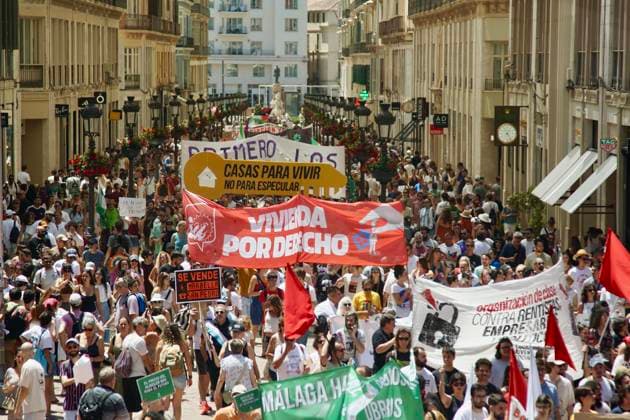 June 27 Housing Protest in Málaga June 27 Housing Protest in Málaga Photo of the June 27 housing protest in Málaga on June 27, 2026, in Málaga, Andalusia, Spain. Associations, neighborhood groups, and political parties demonstrated in Málaga against the housing crisis on Sunday, June 27. Representatives from the Málaga Para Vivir association, the Málaga branch of the PSOE, Adelante Andalucía, Por Andalucía, and Izquierda Unida attended. JUNE 27, 2026, Málaga, Málaga, Spain  Copyright: xÃlexxZeax 7626365