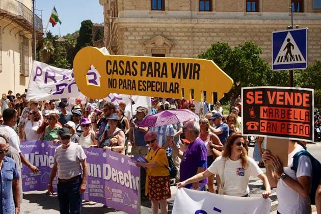 June 27 Housing Protest in Málaga June 27 Housing Protest in Málaga Photo of the June 27 housing protest in Málaga on June 27, 2026, in Málaga, Andalusia, Spain. Associations, neighborhood groups, and political parties demonstrated in Málaga against the housing crisis on Sunday, June 27. Representatives from the Málaga Para Vivir association, the Málaga branch of the PSOE, Adelante Andalucía, Por Andalucía, and Izquierda Unida attended. JUNE 27, 2026, Málaga, Málaga, Spain  Copyright: xÃlexxZeax 7626372