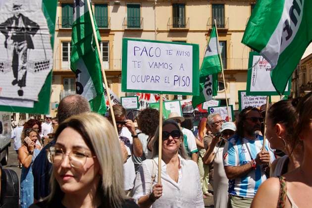 June 27 Housing Protest in Málaga June 27 Housing Protest in Málaga Photo of the June 27 housing protest in Málaga on June 27, 2026, in Málaga, Andalusia, Spain. Associations, neighborhood groups, and political parties demonstrated in Málaga against the housing crisis on Sunday, June 27. Representatives from the Málaga Para Vivir association, the Málaga branch of the PSOE, Adelante Andalucía, Por Andalucía, and Izquierda Unida attended. JUNE 27, 2026, Málaga, Málaga, Spain  Copyright: xÃlexxZeax 7626383