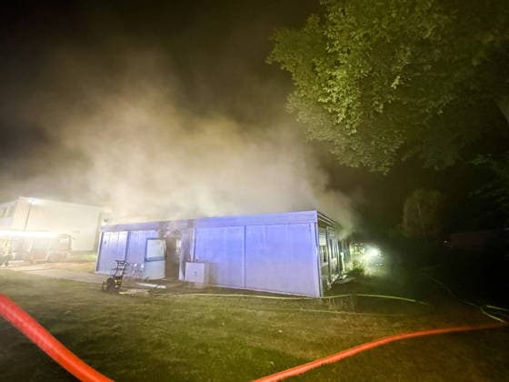 Eine Person verstirbt bei Brand in Unterkunft 7aIMG: 0563395 Eine Person verstirbt bei Brand in Unterkunft - Recklinghausen Herner StraßeNordrhein-Westfalen, Recklinghausen *** One person dies in a fire at a residential facility 7aIMG 0563395 One person dies in a fire at a residential facility on Herner Straße in Recklinghausen, North Rhine-Westphalia, Recklinghausen Copyright: 7aktuell.dex xMarcxGruber 0563395 20260627_7a_express_20260627_1776_563395