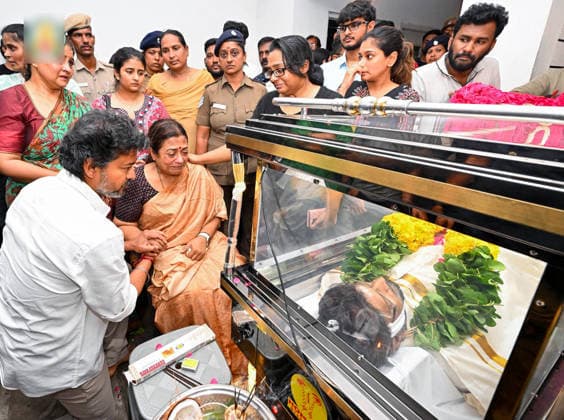 RECORD DATE NOT STATED Tamil Nadu CM S. Joseph Vijay pays homage to late film director and actor K. Bhagyaraj Chennai, Jun 27 (ANI): Tamil Nadu Chief Minister S. Joseph Vijay pays condolences to the family of late film director and actor K. Bhagyaraj, as he arrives to pay tribute to the mortal remains, in Chennai on Saturday. (@CMOTamilnadu X ANI Photo) Chennai Tamil Nadu India Copyright: xANIx ANI_20260627155