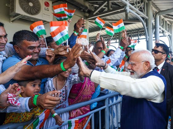 Prime Minister Narendra Modi receives a warm welcome from the Indian diaspora Victoria Seychelles , Jun 27 (ANI): Prime Minister Narendra Modi receives a warm welcome from the Indian diaspora, at the airport, in Victoria on Saturday. (Narendra Modi Photo Gallery ANI Photo) Victoria Seychelles Copyright: xANIx ANI_20260627180