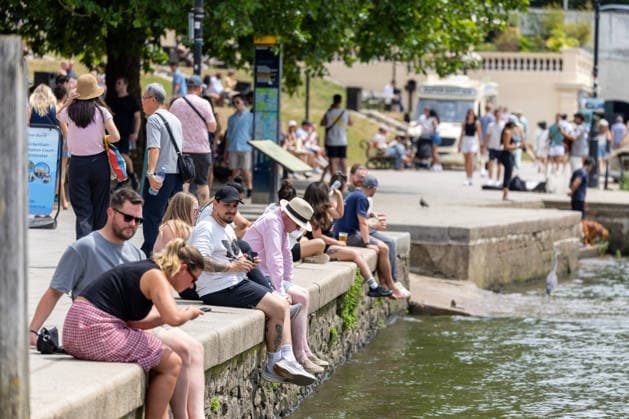 June 27, 2026, London, UK: London, UK. Walkers enjoy the sunshine on a busy Richmond Riverside south west London today as weather forecasters announce the end of the June record braking heatwave. The Met Office have issued another extreme heat weather warning for London and the South East today as temperatures are set to hit to over 31c. However, cooler weather is forecast tomorrow. London UK  - ZUMAl94_ 20260627_zaf_l94_013 Copyright: xAlexxLentatix
