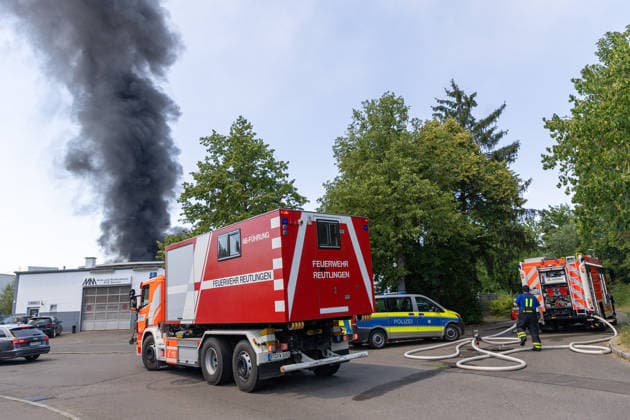 Reutlingen Themenbilder: Brand bei der Firma Haerter, Ernst Abbe Strasse, Reutlingen - Betzingen, 27.06.2026, Themenbilder: Brand bei der Firma Haerter, Ernst Abbe Strasse, Reutlingen - Betzingen, 27.06.2026, *** Reutlingen: Photos of the fire at the Haerter company, Ernst Abbe Street, Reutlingen-Betzingen, June 27, 2026, Photos of the fire at the Haerter company, Ernst Abbe Street, Reutlingen-Betzingen, June 27, 2026, Copyright: xEibner-Pressefoto DimitrixDrofitx EP_ddh