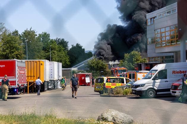 Reutlingen Themenbilder: Brand bei der Firma Haerter, Ernst Abbe Strasse, Reutlingen - Betzingen, 27.06.2026, Themenbilder: Brand bei der Firma Haerter, Ernst Abbe Strasse, Reutlingen - Betzingen, 27.06.2026, *** Reutlingen: Photos of the fire at the Haerter company, Ernst Abbe Street, Reutlingen-Betzingen, June 27, 2026, Photos of the fire at the Haerter company, Ernst Abbe Street, Reutlingen-Betzingen, June 27, 2026, Copyright: xEibner-Pressefoto DimitrixDrofitx EP_ddh