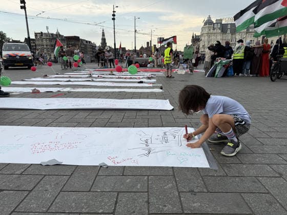 Demonstration in Netherlands for the children killed in Gaza AMSTERDAM, NETHERLANDS - JUNE 27: Demonstrators gather in front of Amsterdam Central Station to commemorate Palestinian children killed during Israeli attacks in Gaza, on June 27, 2026, in Amsterdam, Netherlands. Selman Aksunger Anadolu Amsterdam Netherlands. Editorial use only. Please get in touch for any other usage.  Copyright: x2026xAnadoluxSelmanxAksungerx