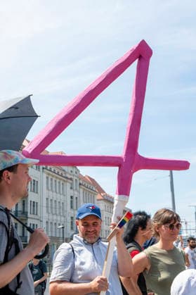 Protest gegen Sozialstaatsreform EUR, Deutschland, Berlin, 27.06.2026: 4 Stunden Arbeitstag - wird gefordert. Ein breites Bündnis aus Gewerkschaften, Sozial- und Wohlfahrtsverbänden sowie der Berliner Mieterverein protestieren gegen die geplanten Sozialstaatsreformen der Bundesregierung *** Protest Against Welfare State Reforms, EUR, Germany, Berlin, June 27, 2026: Call for a 4-Hour Workday A broad coalition of labor unions, social and welfare organizations, and the Berlin Tenants Association is protesting the federal government s planned welfare state reforms