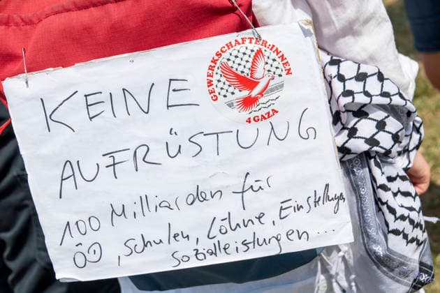 Protest gegen Sozialstaatsreform EUR, Deutschland, Berlin, 27.06.2026: Ein breites Bündnis aus Gewerkschaften, Sozial- und Wohlfahrtsverbänden sowie der Berliner Mieterverein protestieren gegen die geplanten Sozialstaatsreformen der Bundesregierung *** Protest Against Welfare State Reforms, EUR, Germany, Berlin, June 27, 2026 A broad coalition of labor unions, social and welfare organizations, and the Berlin Tenants Association is protesting the federal government s planned welfare state reforms