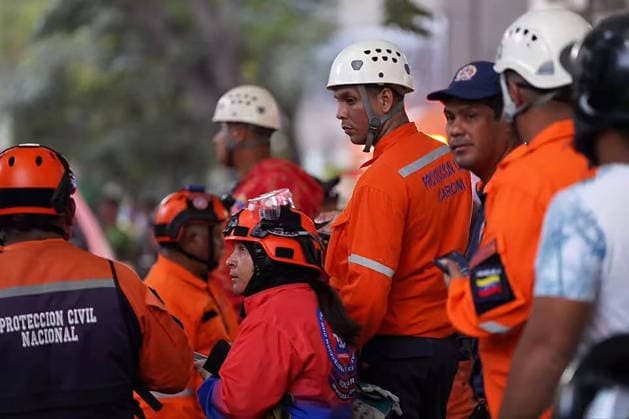 Volunteers and rescue workers gather on the rubble of collapsed buildings during rescue operations following the devastating earthquake across wide areas, in La Guaira, Venezuela, on June 26, 2026. photo by Government Ministry of Information (Venezuela)  VAN2026062608 GovernmentxMinistryxofxInformati