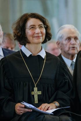 Die Theologin Christina-Maria Bammel (Foto) wurde am Samstag (27.06.2026) mit einem Gottesdienst im Braunschweiger Dom als braunschweigische Landesbischoefin in ihr Amt eingefuehrt. Bammel wurde Ende vergangenen Jahres als Nachfolgerin von Landesbischof Christoph Meyns gewaehlt. Zuvor war sie seit 2019 Proepstin des Konsistoriums der Evangelischen Kirche Berlin-Brandenburg-schlesische Oberlausitz und leitete dort die Abteilung Theologische Grundsatzfragen und Kirchliches Leben. Sie war auch Stellvertreterin des Berliner Bischofs Christian Staeblein sowie Mitglied der Kirchenleitung und der Landessynode. (Siehe epd-Meldung vom 27.06.2026) EDITORIAL USE ONLY *** Theologian Christina Maria Bammel was installed as Regional Bishop of Braunschwei Copyright: epd-bild JensxSchulze FUHB1149_h