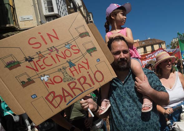 June 27, 2026, Malaga, Spain: A protester seen holding a placard in support of neighborhoods as he takes part in a demonstration in favor of decent housing. Social organisations and community groups belonging to the Malaga para Vivir platform have denounced the growing difficulty of accessing decent housing due to rising rates and the increasing cost of living in the city. As a result, they are calling for a general strike over the housing crisis. Malaga Spain - ZUMAs197 20260627_aaa_s197_011 Copyright: xJesusxMeridax