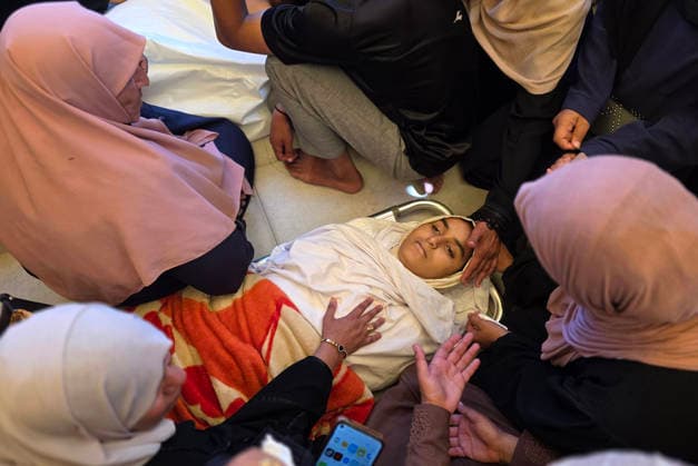 Mourners bid farewell to siblings killed in Khan Younis strike Mourners gather around the bodies of a young man and his younger sister at Nasser Medical Complex in Khan Younis, southern Gaza Strip, on June 27, 2026. The siblings were killed in an Israeli strike that targeted their tent in the al-Mawasi area of Khan Younis. Photo by Tariq Mohammad APA Images Khan Yunis Gaza Strip Palestinian Territory 270626_Khan_Yunis_TM_04(17) Copyright: xapaimagesxTariqxMohammad xapaimagesx