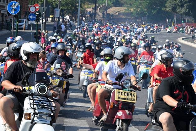 (260627) -- ROME, June 27, 2026 -- Vespa enthusiasts parade around the Colosseum during a celebration marking the 80th anniversary of the iconic Italian brand of scooters, in Rome, Italy, on June 27, 2026. (Photo by Xinhua) ITALY-ROME-VESPA SCOOTER-PARADE AlbertoxLingria 