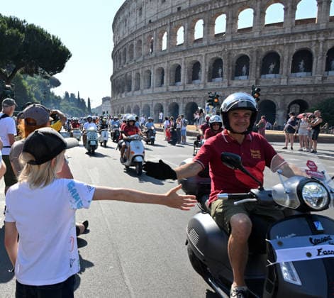 (260627) -- ROME, June 27, 2026 -- Vespa enthusiasts parade around the Colosseum during a celebration marking the 80th anniversary of the iconic Italian brand of scooters, in Rome, Italy, on June 27, 2026. (Photo by Xinhua) ITALY-ROME-VESPA SCOOTER-PARADE AlbertoxLingria 