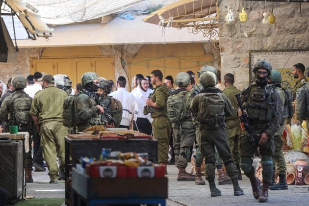 Israeli settlers carry out raid on Hebron HEBRON, WEST BANK, PALESTINE - JUNE 27: Israeli settlers, under the protection of Israeli forces, enter the Old City of Hebron, West Bank, Palestine on June 27, 2026. During the raid, Israeli forces blocked entrances and exits with metal barriers, significantly restricting the movement of Palestinians in the area. Mamoun Wazwaz Anadolu Hebron West Bank. Editorial use only. Please get in touch for any other usage.  Copyright: x2026xAnadoluxMamounxWazwazx