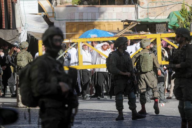 Israeli settlers carry out raid on Hebron HEBRON, WEST BANK, PALESTINE - JUNE 27: Israeli settlers, under the protection of Israeli forces, enter the Old City of Hebron, West Bank, Palestine on June 27, 2026. During the raid, Israeli forces blocked entrances and exits with metal barriers, significantly restricting the movement of Palestinians in the area. Mamoun Wazwaz Anadolu Hebron West Bank. Editorial use only. Please get in touch for any other usage.  Copyright: x2026xAnadoluxMamounxWazwazx