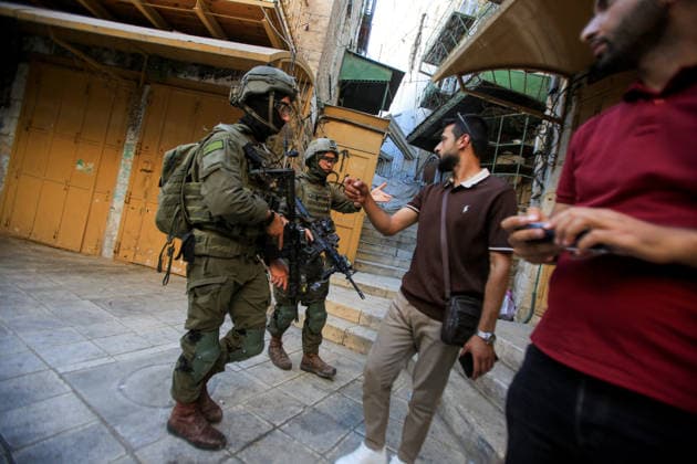Israeli settlers carry out raid on Hebron HEBRON, WEST BANK, PALESTINE - JUNE 27: Israeli settlers, under the protection of Israeli forces, enter the Old City of Hebron, West Bank, Palestine on June 27, 2026. During the raid, Israeli forces blocked entrances and exits with metal barriers, significantly restricting the movement of Palestinians in the area. Mamoun Wazwaz Anadolu Hebron West Bank. Editorial use only. Please get in touch for any other usage.  Copyright: x2026xAnadoluxMamounxWazwazx