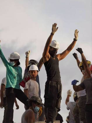 Volunteers and rescue workers gather on the rubble of collapsed buildings during rescue operations following the devastating earthquake across wide areas, in La Guaira, Venezuela, on June 26, 2026. photo by Government Ministry of Information (Venezuela)  VAN2026062612 GovernmentxMinistryxofxInformati