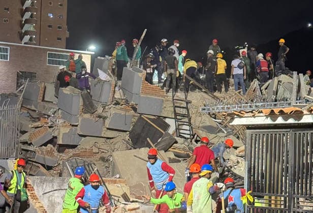 Volunteers and rescue workers gather on the rubble of collapsed buildings during rescue operations following the devastating earthquake across wide areas, in La Guaira, Venezuela, on June 26, 2026. photo by Government Ministry of Information (Venezuela)  VAN2026062636 GovernmentxMinistryxofxInformati