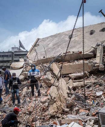 Volunteers and rescue workers gather on the rubble of collapsed buildings during rescue operations following the devastating earthquake across wide areas, in La Guaira, Venezuela, on June 26, 2026. photo by Government Ministry of Information (Venezuela)  VAN2026062628 GovernmentxMinistryxofxInformati