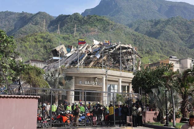 Volunteers and rescue workers gather on the rubble of collapsed buildings during rescue operations following the devastating earthquake across wide areas, in La Guaira, Venezuela, on June 26, 2026. photo by Government Ministry of Information (Venezuela)  VAN2026062632 GovernmentxMinistryxofxInformati