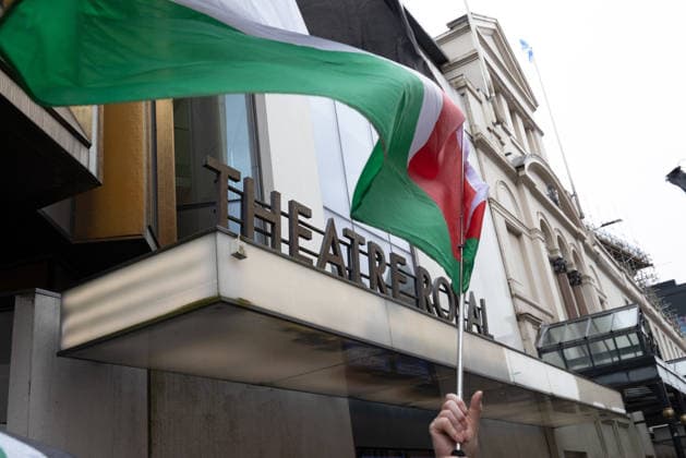 June 27, 2026, Glasgow, Scotland, UK: Pro-Palestine campaigners from the group Show Israeli Genocide The Red Card have staged protests outside Glasgows Theatre Royal during performances of Dame Maureen Lipmans play Allegra. The production has drawn criticism from protesters, while the actress has rejected the allegations made against her and criticised the demonstrations. Glasgow UK - ZUMAs357 20260627_zip_s357_001 Copyright: xCameronxScottx