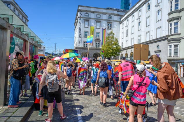 linz, austria, 27 june 2026, linzpride, parade of LGBTQIA community on the main square *** Linz, Österreich, 27. Juni 2026, LinzPride, Parade der LGBTQIA-Community auf dem Hauptplatz Copyright: xx