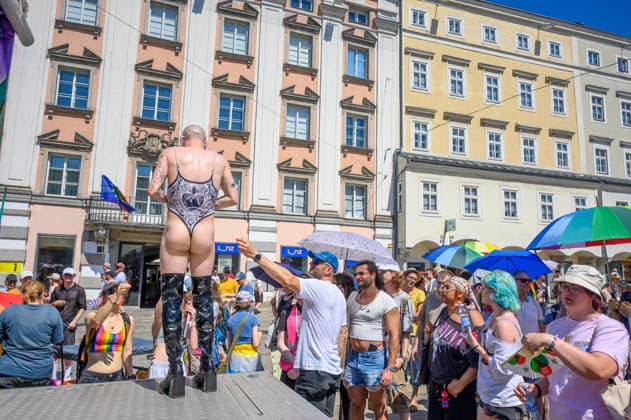 linz, austria, 27 june 2026, linzpride, parade of LGBTQIA community on the main square *** Linz, Österreich, 27. Juni 2026, LinzPride, Parade der LGBTQIA-Community auf dem Hauptplatz Copyright: xx
