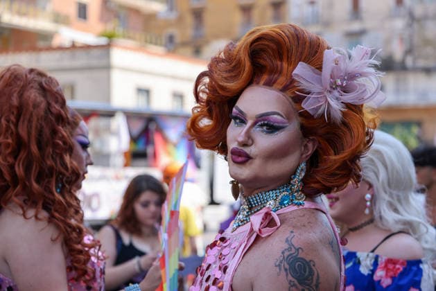 News Bilder des Tages Gay Pride 20226 a Napoli On June 27, 2026, the Naples Gay Pride parade took place; a long procession set off from Porta Capuana and wound its way through the streets of the city, arriving at Piazza Dante, where local officials offered greetings followed by a long concert celebrating the event s 30th anniversary in Naples. Napoli Piazza Dante CAMPANIA ITALIA Copyright: xFABIOxSASSOxFabioxSassox 226A1012