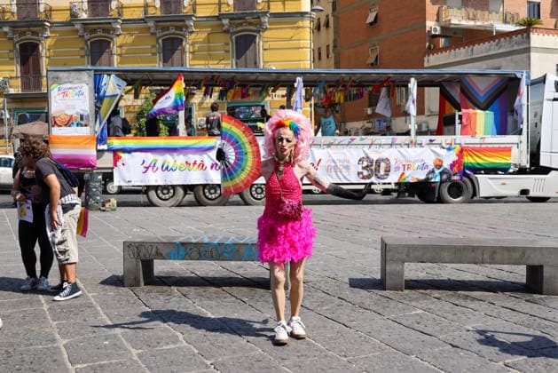 Gay Pride 20226 a Napoli On June 27, 2026, the Naples Gay Pride parade took place; a long procession set off from Porta Capuana and wound its way through the streets of the city, arriving at Piazza Dante, where local officials offered greetings followed by a long concert celebrating the event s 30th anniversary in Naples. Napoli Piazza Dante CAMPANIA ITALIA Copyright: xFABIOxSASSOxFabioxSassox 226A1015