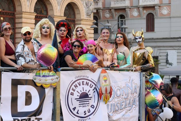 Gay Pride 20226 a Napoli On June 27, 2026, the Naples Gay Pride parade took place; a long procession set off from Porta Capuana and wound its way through the streets of the city, arriving at Piazza Dante, where local officials offered greetings followed by a long concert celebrating the event s 30th anniversary in Naples. Napoli Piazza Dante CAMPANIA ITALIA Copyright: xFABIOxSASSOxFabioxSassox 226A1360